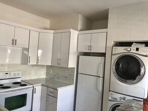 1008-1010 NW 2nd Ave in Hallandale Beach, FL - Building Photo - Building Photo