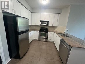 3504-3504 Hurontario St in Mississauga, ON - Building Photo - Building Photo