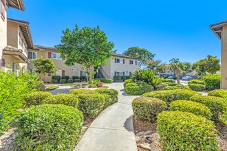 1165 Decker St in El Cajon, CA - Foto de edificio - Building Photo