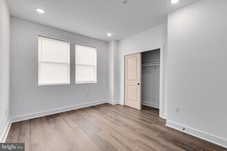 927 N 42nd St in Philadelphia, PA - Building Photo - Building Photo