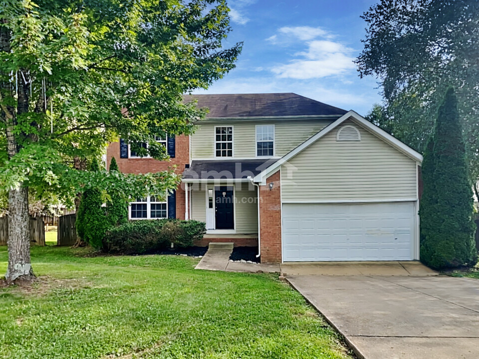 1905 Thesa Ct in Spring Hill, TN - Building Photo