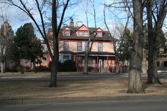 Hearthstone Inn Apartments in Colorado Springs, CO - Building Photo - Building Photo