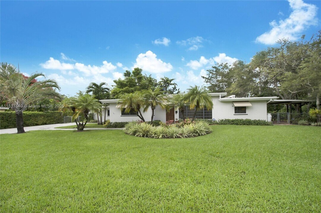 7825 SW 98th St in Miami, FL - Building Photo