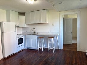 35 Circle St in Bristol, CT - Building Photo - Building Photo