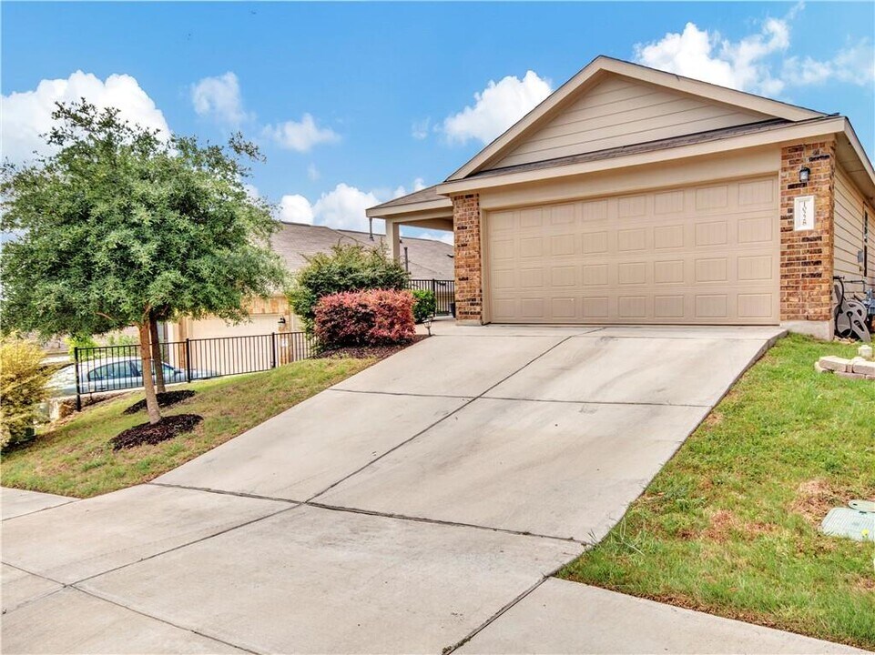 10228 Crescendo Ln in Austin, TX - Building Photo