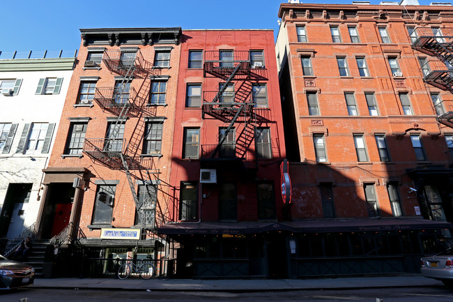 87 E 4th St in New York, NY - Foto de edificio - Building Photo