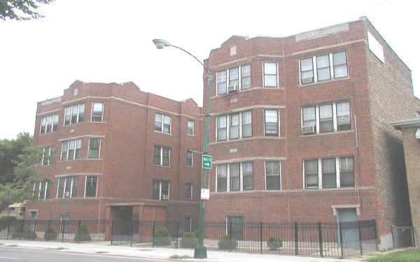 2448-2452 W Addison St in Chicago, IL - Building Photo