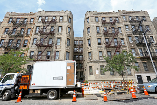 102-104 Convent Ave in New York, NY - Foto de edificio - Building Photo