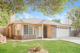 1315 E Mission Rd in Fallbrook, CA - Foto de edificio - Building Photo