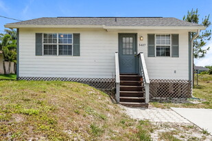 5407 3rd St W in Lehigh Acres, FL - Building Photo