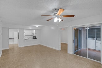 447 NE 210th Circle Ter, Unit 101-20 in Miami, FL - Building Photo - Building Photo
