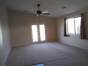 10305 Johncock Ave SW in Albuquerque, NM - Foto de edificio - Building Photo