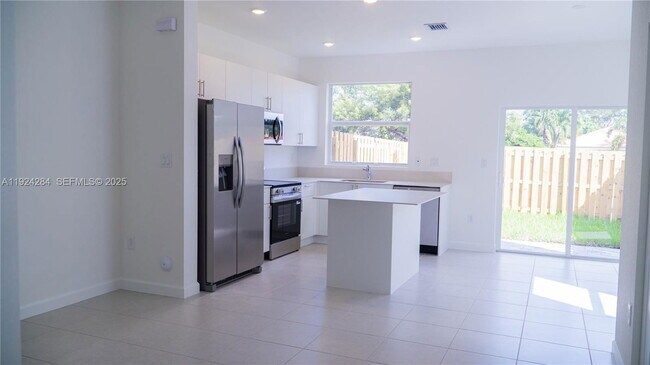 27651 SW 155th Ct in The Hammocks, FL - Building Photo - Building Photo