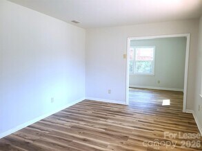 711 E John St in Matthews, NC - Building Photo - Building Photo