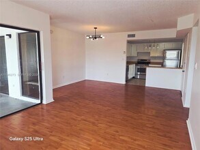 20130 NE 3rd Ct, Unit 6 in Miami, FL - Building Photo - Building Photo