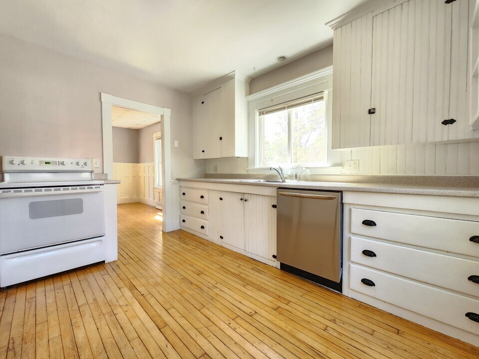 387 College Ave in Orono, ME - Building Photo