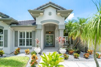 8369 SE Island Way in Jupiter, FL - Building Photo - Building Photo