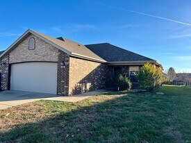 2406 W Bridlewood Trail in Ozark, MO - Building Photo