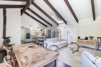 5219 Bennett Valley Ln in Glen Ellen, CA - Foto de edificio - Building Photo