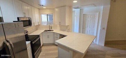 5249 E Shea Blvd in Scottsdale, AZ - Building Photo - Building Photo