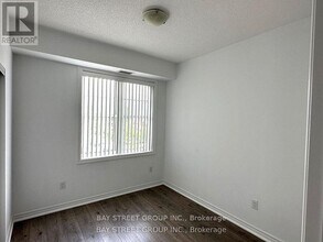 2333 Sawgrass Dr in Oakville, ON - Building Photo - Building Photo