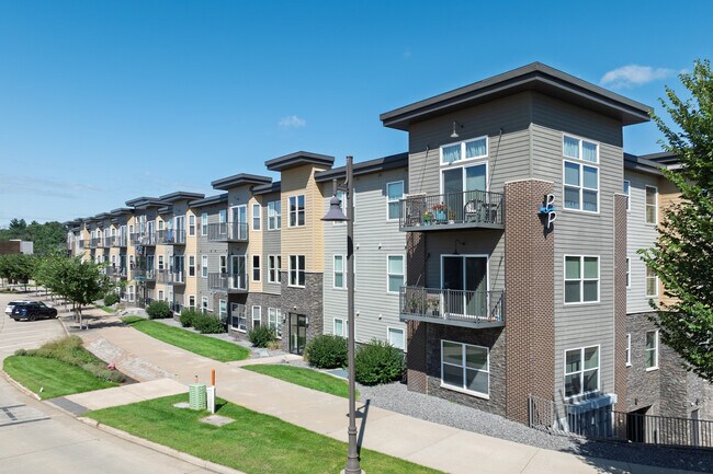 Prairie Place in Altoona, WI - Foto de edificio - Building Photo