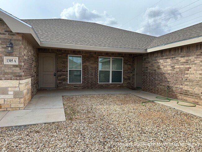 property at 1305 N Clinton Ave