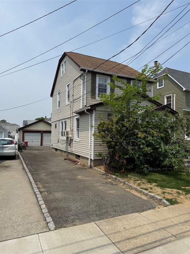 160 Broad St in Williston Park, NY - Building Photo - Building Photo