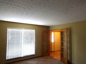 318 Shawnee Loop S in Pataskala, OH - Building Photo - Building Photo