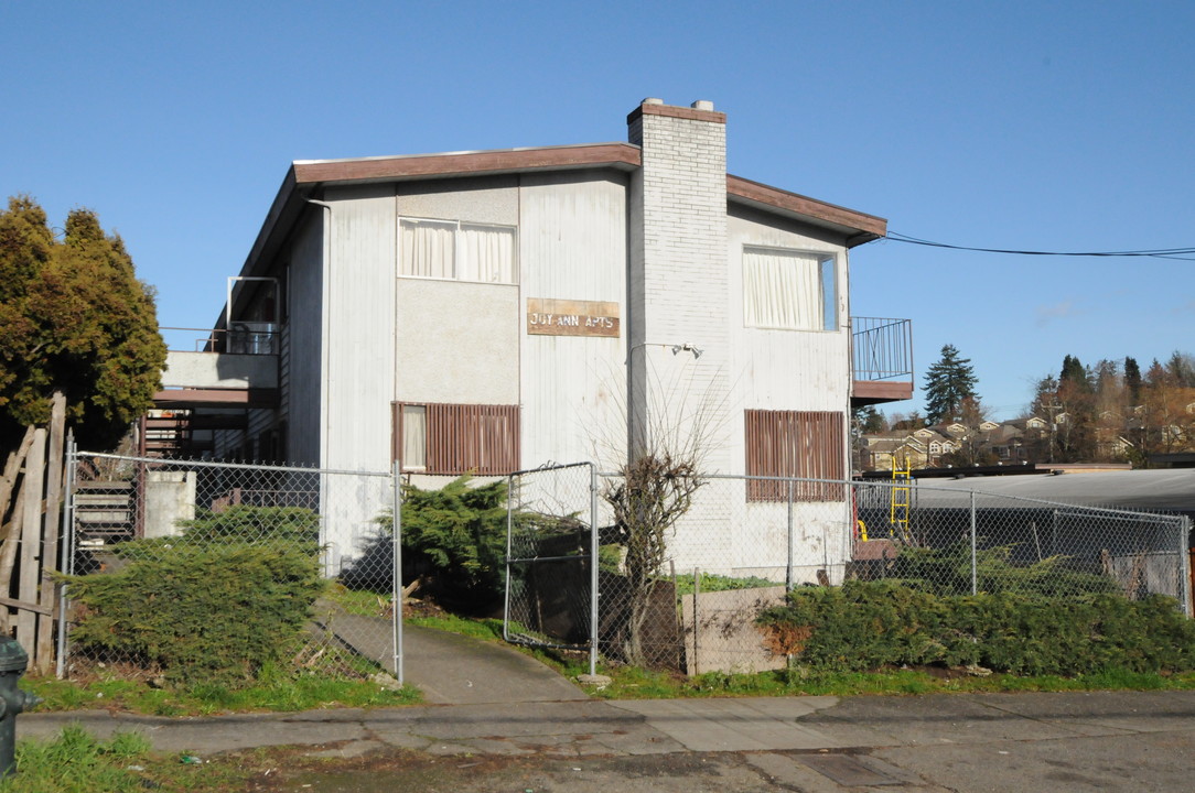 Joy Ann Apartments in Seattle, WA - Building Photo