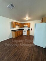 1108 Williams Ave in Cleburne, TX - Building Photo