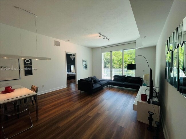 15051 Royal Oaks Ln in North Miami, FL - Building Photo - Building Photo