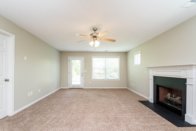 42 Oakbrook Dr in Cartersville, GA - Building Photo - Building Photo