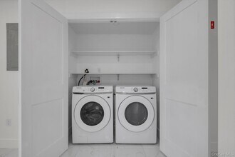 ONE Manhasset Ave, Unit B in Port Washington, NY - Building Photo - Building Photo