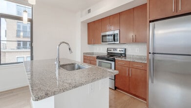 1111 Belle Pre in Alexandria, VA - Foto de edificio - Building Photo