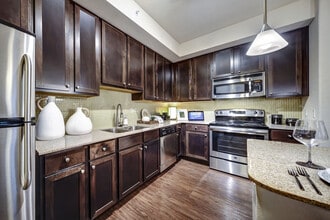 33 WEST in Davie, FL - Foto de edificio - Interior Photo