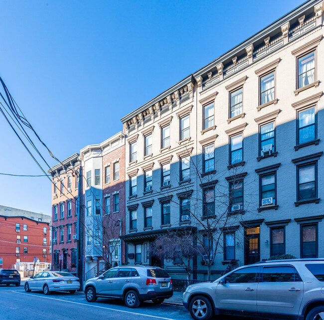 208 Willow Ave in Hoboken, NJ - Foto de edificio - Building Photo