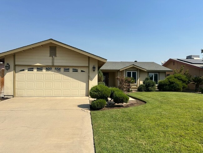 property at 902 Lakewood Dr