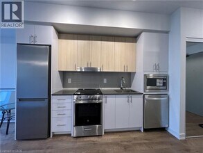 5105 Hurontario St in Mississauga, ON - Building Photo - Building Photo