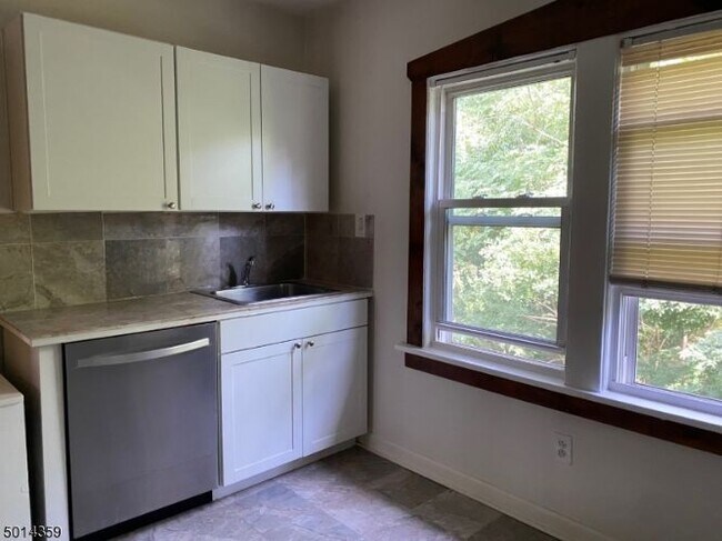 65 Wildwood Ave in Montclair, NJ - Foto de edificio - Building Photo
