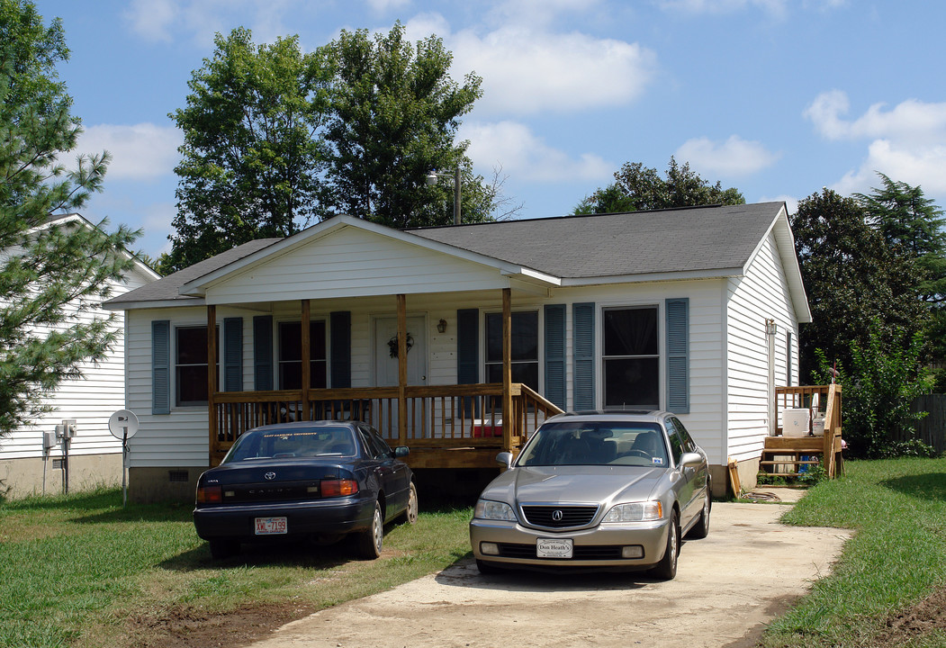 2421 Robbins St in High Point, NC - Building Photo