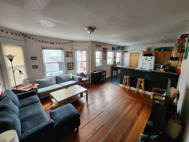 51 Gardner St, Unit 1 in Boston, MA - Foto de edificio - Building Photo