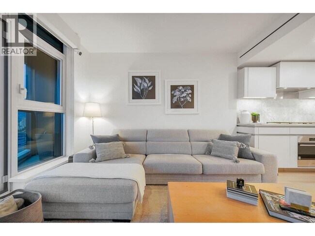 889 Pacific St in Vancouver, BC - Building Photo - Building Photo