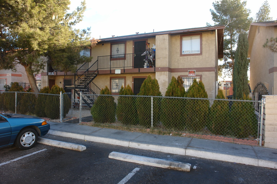 3208 Cheyenne Ave in North Las Vegas, NV - Building Photo