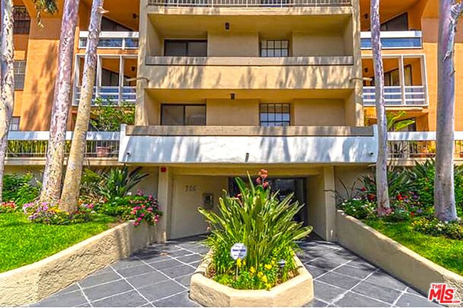 property at 750 Kings Rd