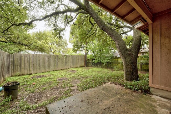 7105 Cannonleague Dr in Austin, TX - Foto de edificio - Building Photo