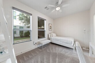 2210 Lou Ellen Ln in Houston, TX - Building Photo - Building Photo