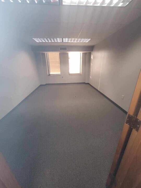 2 N Vine St, Unit 4th Floor in Harrisburg, IL - Building Photo