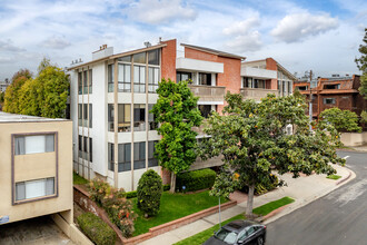 11805 Mayfield Ave in Los Angeles, CA - Building Photo - Building Photo