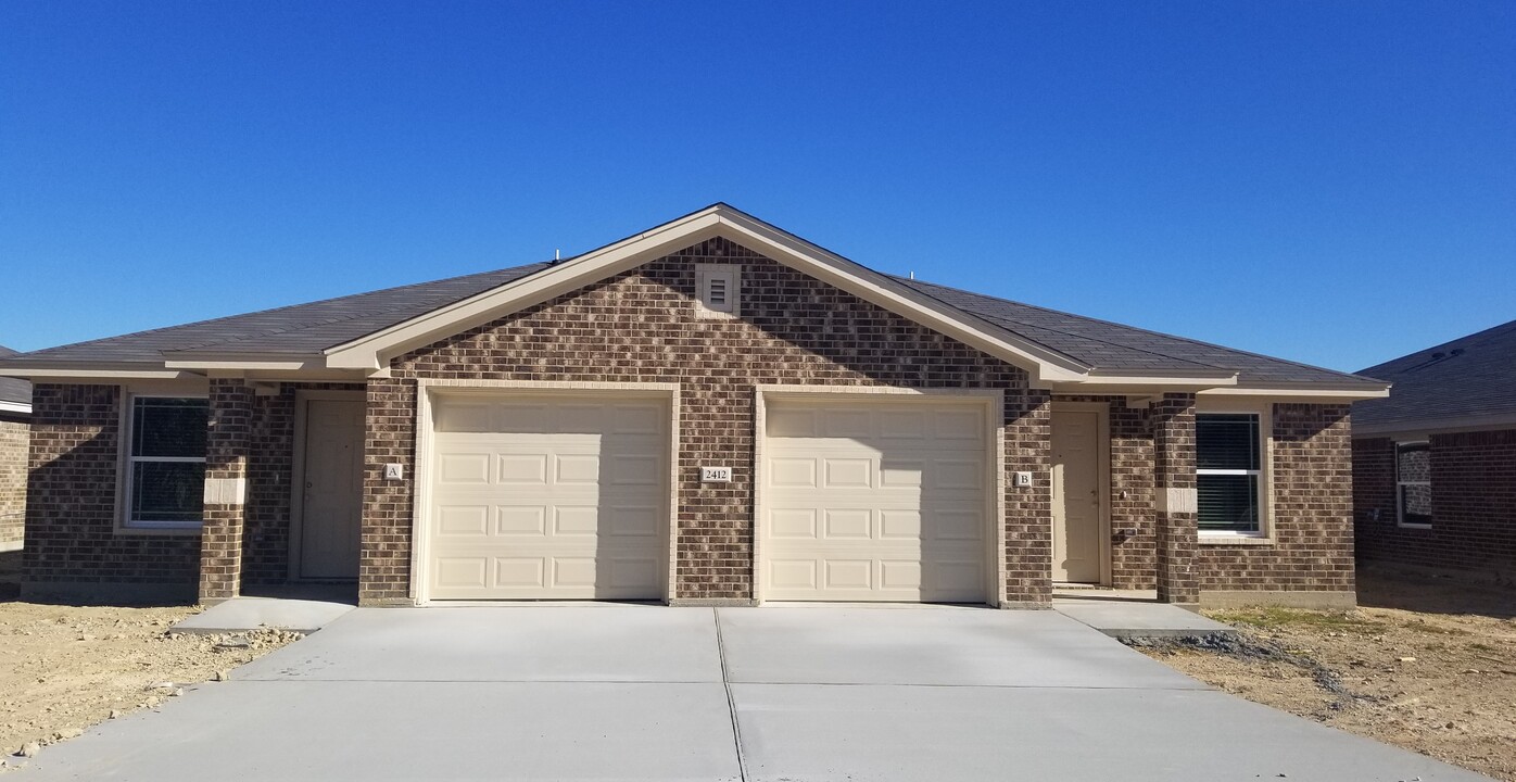 2412 FM 1113, Unit B in Copperas Cove, TX - Foto de edificio